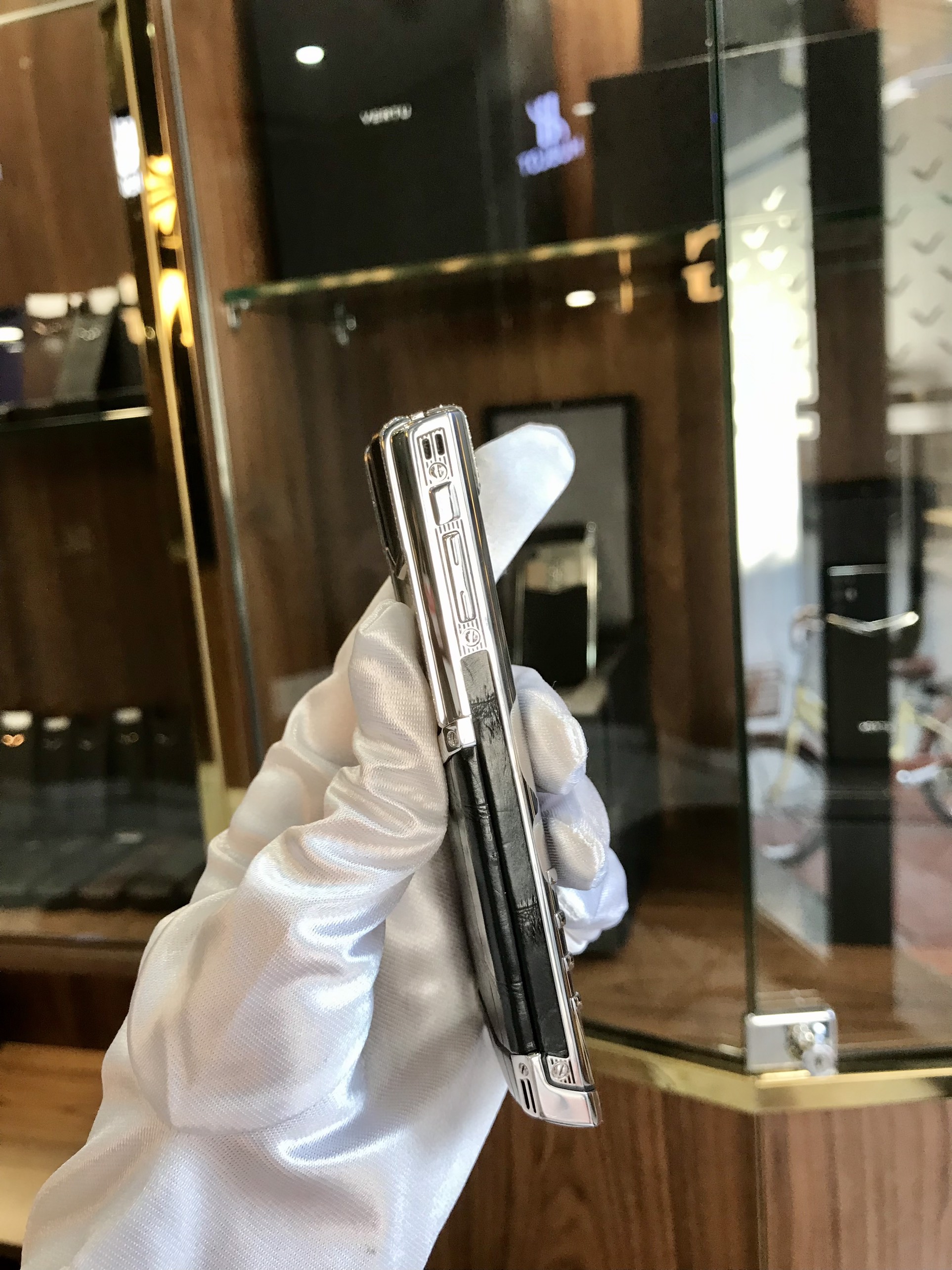 Vertu Signature  Black Skin Diamonds Alligator