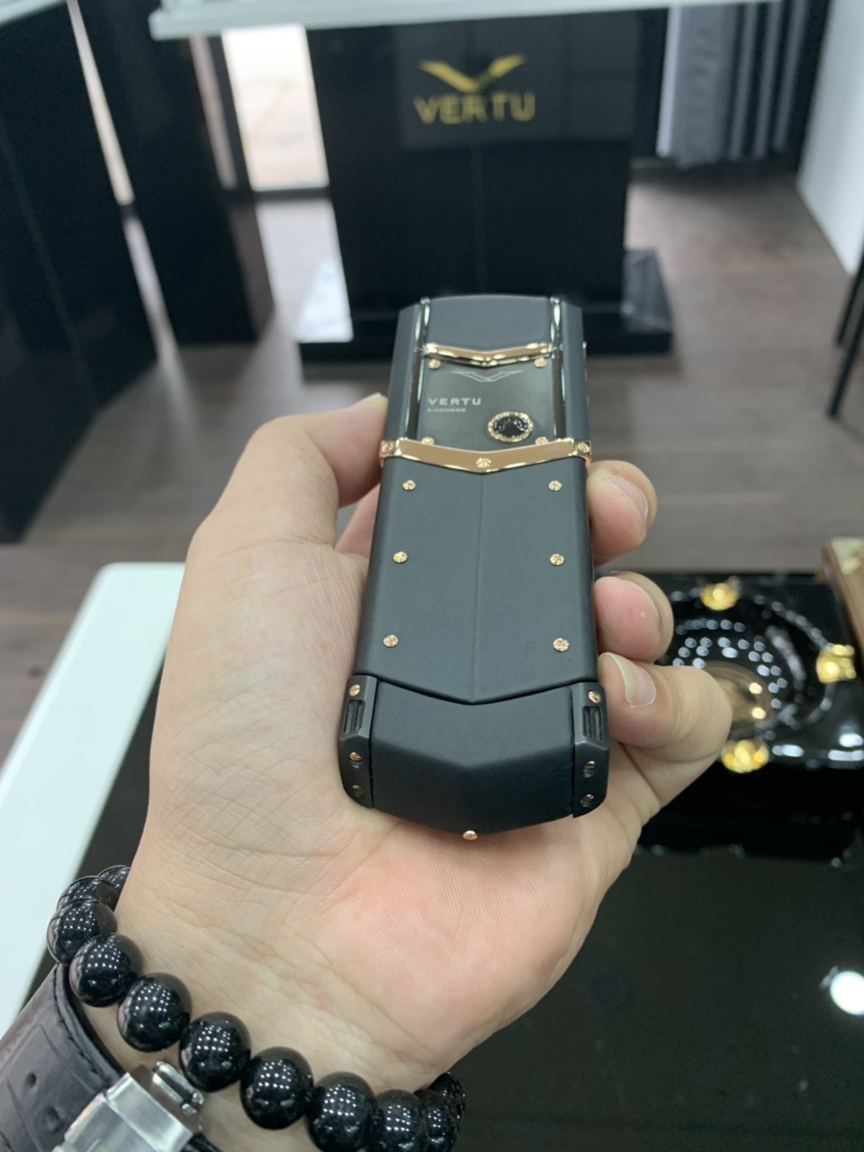 Vertu Signature Pure Black Mix Gold