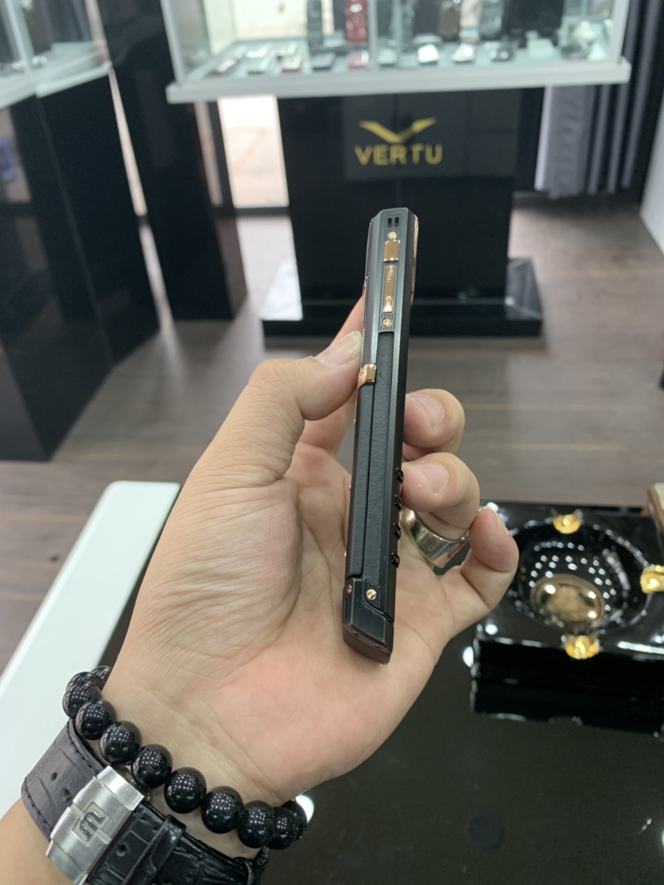 Vertu Signature Pure Black Mix Gold