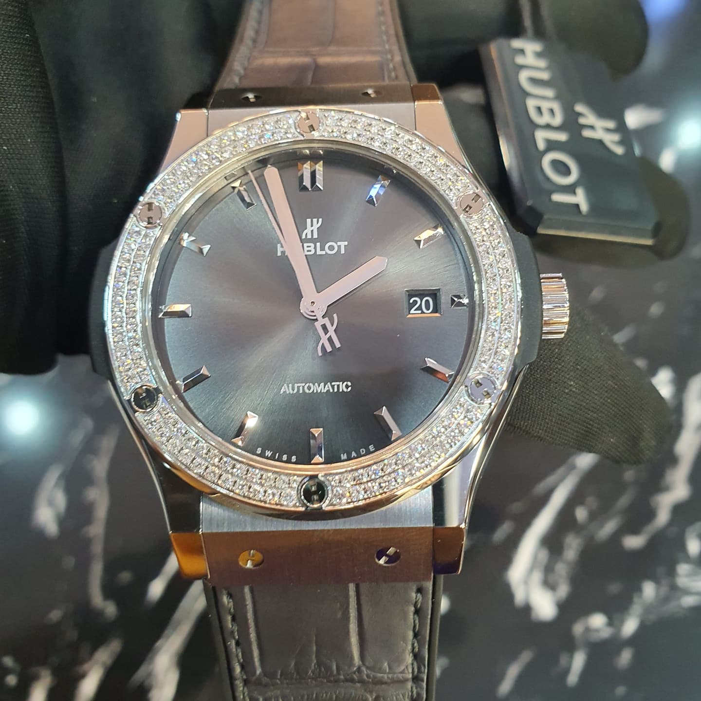  Đồng Hồ Hublot Fusion Classic 42mm Steel Grey Diamonds