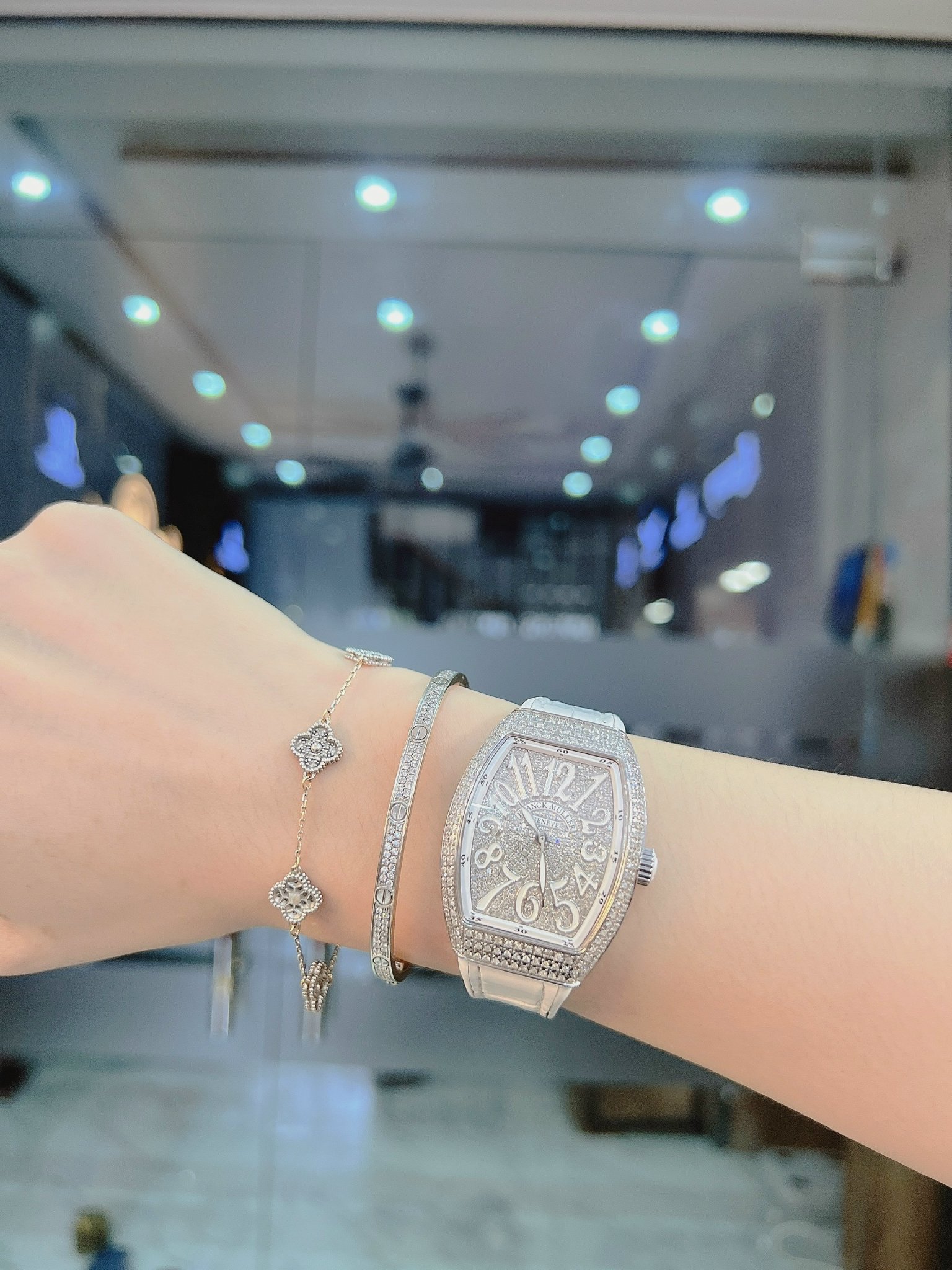Đồng hồ Nữ Franck Muller Vanguard V32 Full Kim Cương Chính Hãng