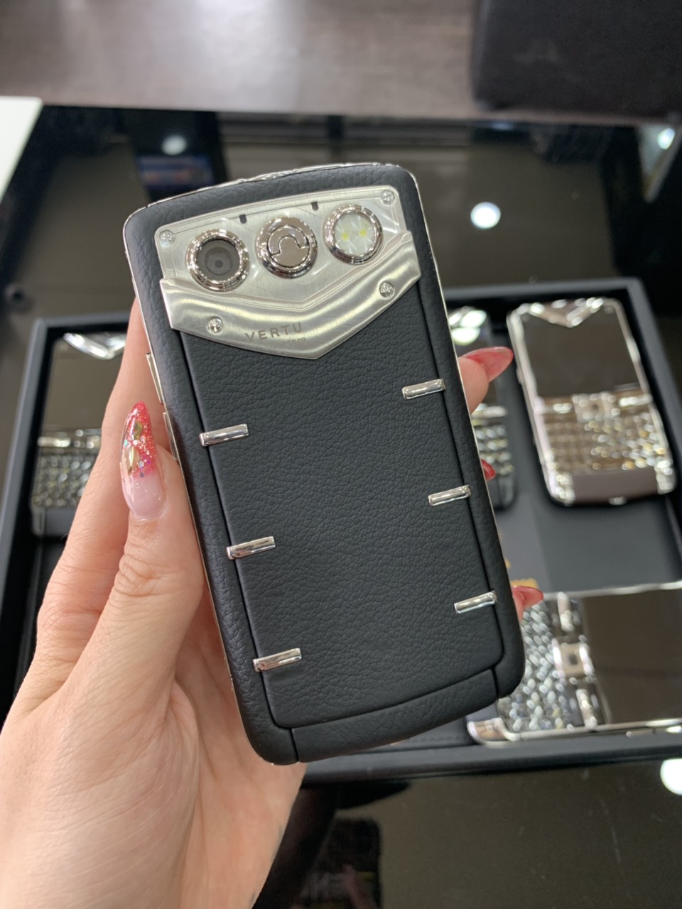 Vertu Constellation Quest Black
