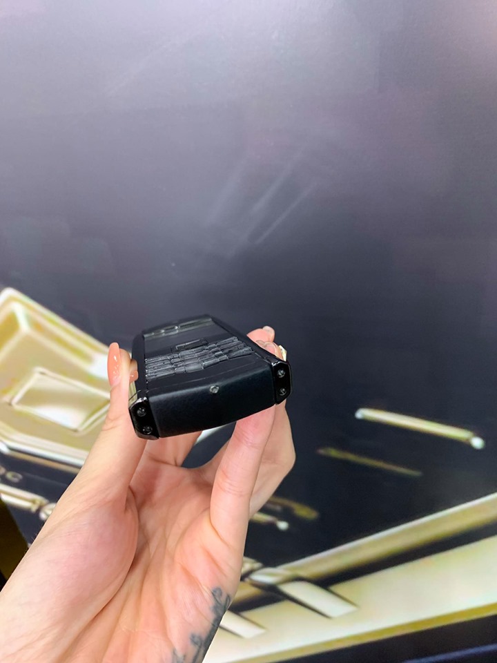 Vertu Signature Black DLC