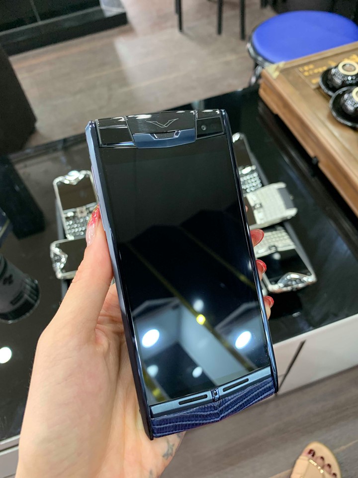 Vertu Signature Touch