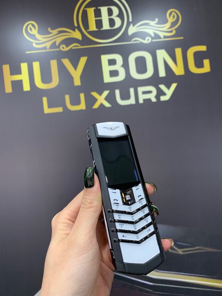 Vertu Singnature Black And White