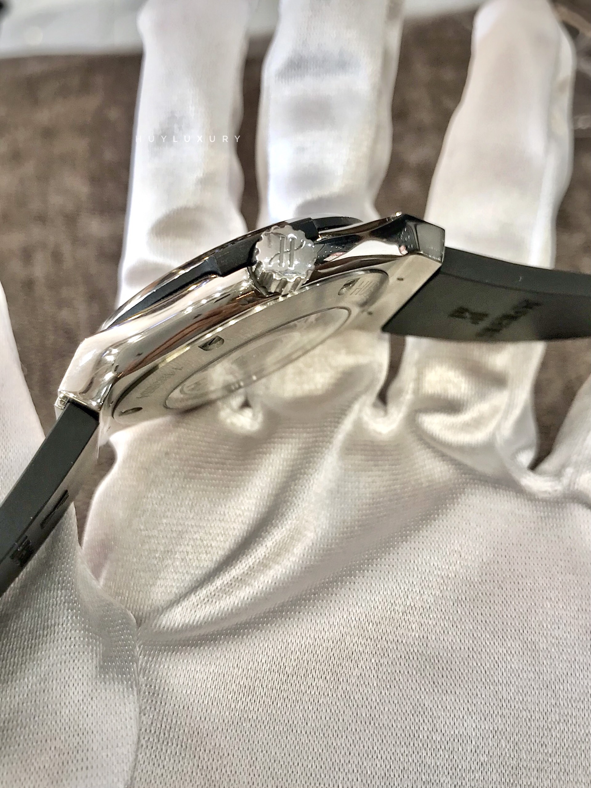 Đồng Hồ Hublot Fusion Classic 42mm Steel FULL DIAMONDS