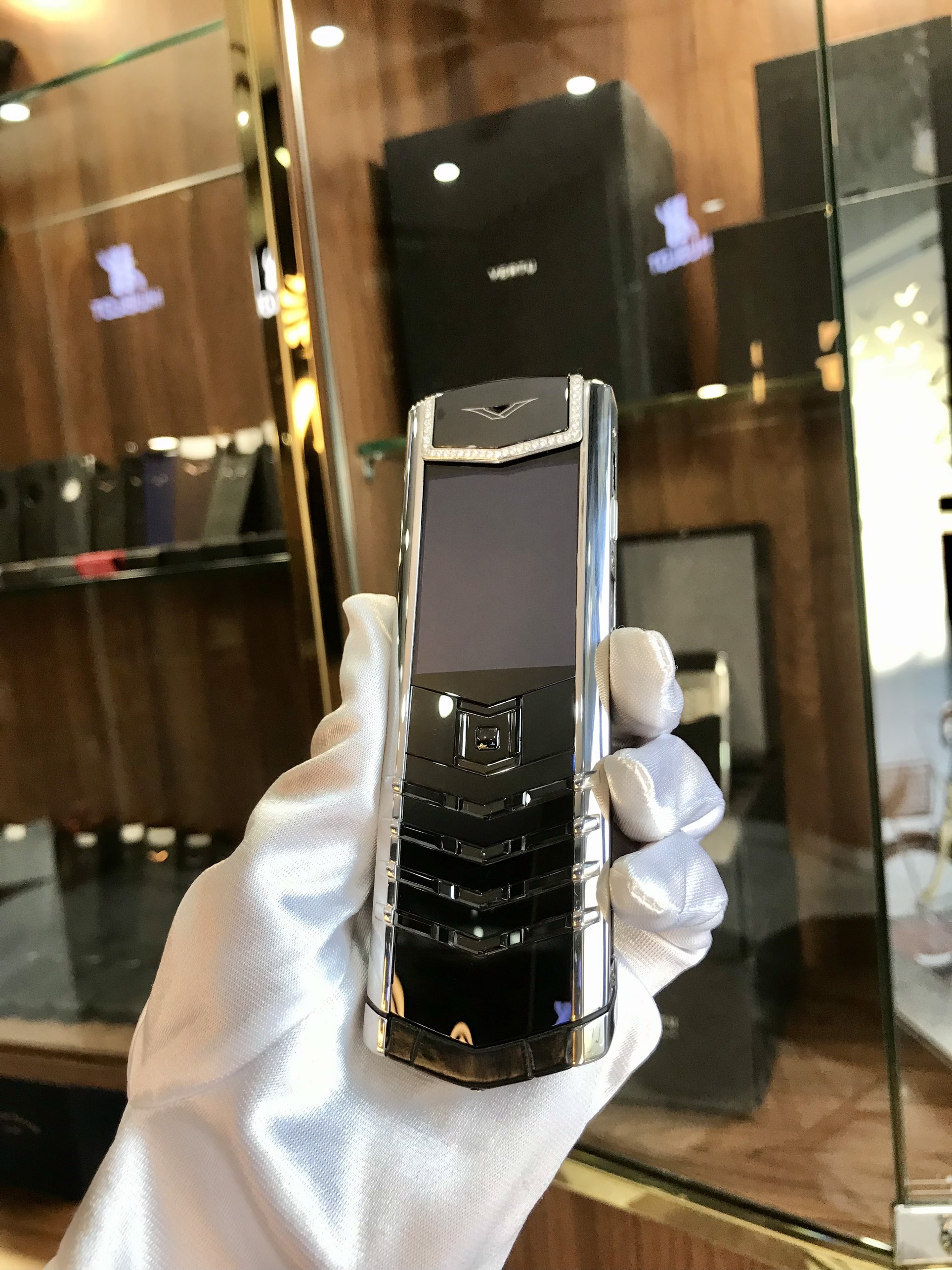 Vertu Signature  Black Skin Diamonds Alligator