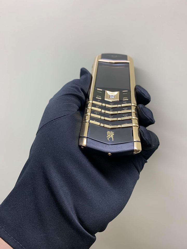 Vertu Signature Dragon Yellow Gold Diamond