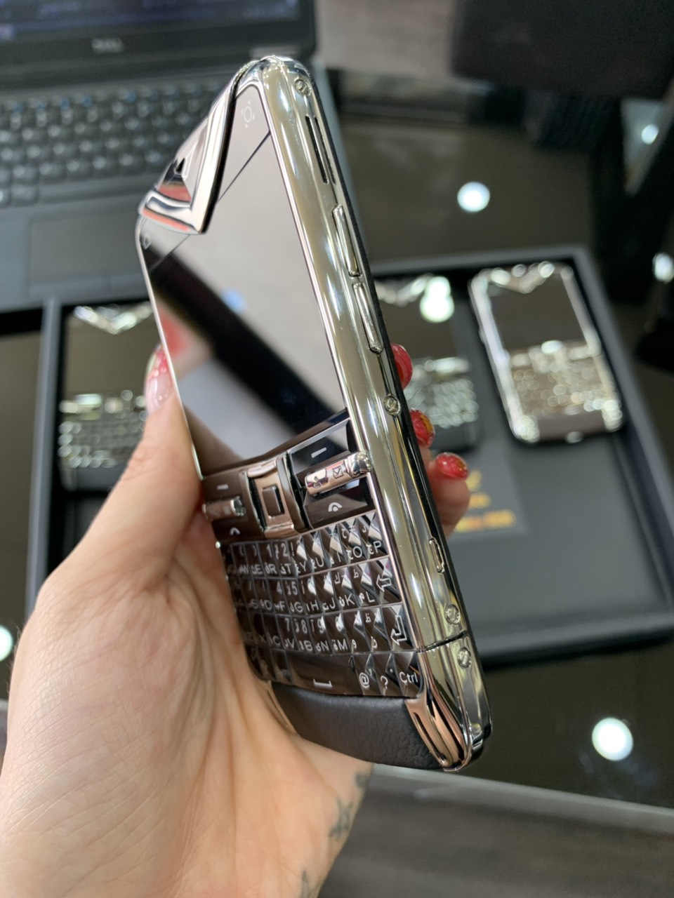 Vertu Constellation Quest Black