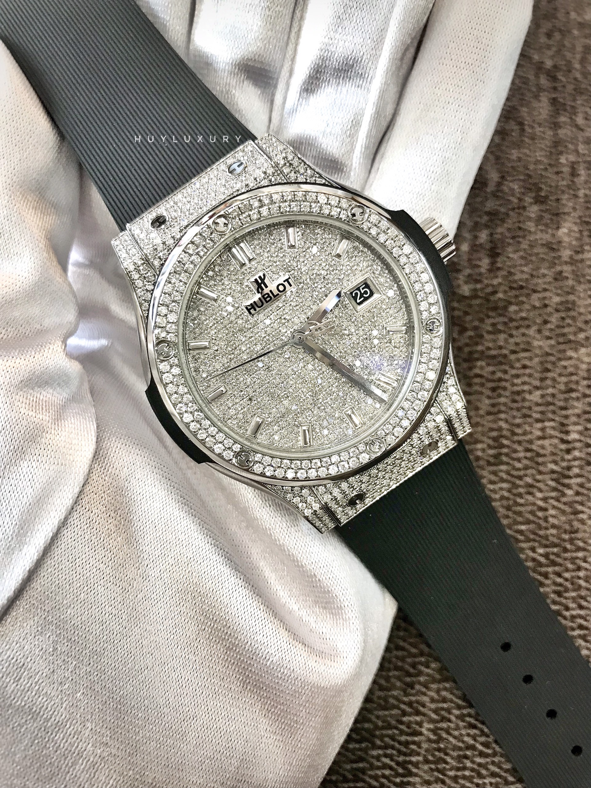 Đồng Hồ Hublot Fusion Classic 42mm Steel FULL DIAMONDS