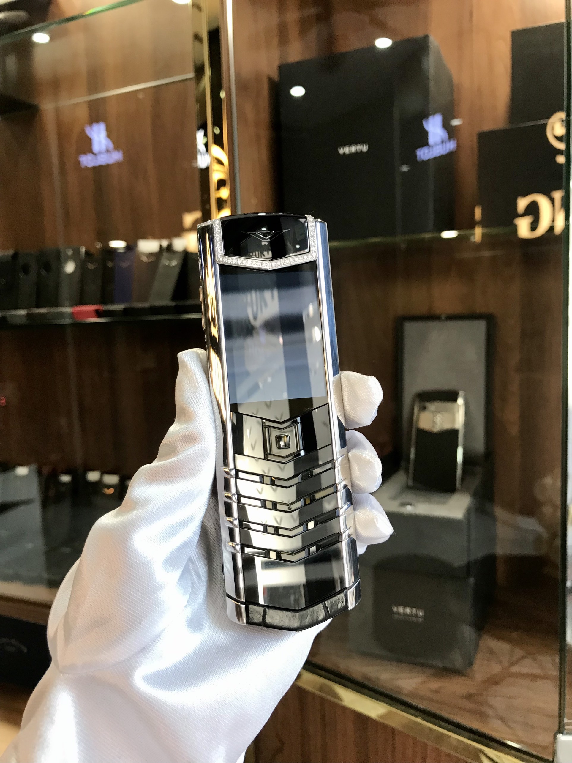 Vertu Signature  Black Skin Diamonds Alligator