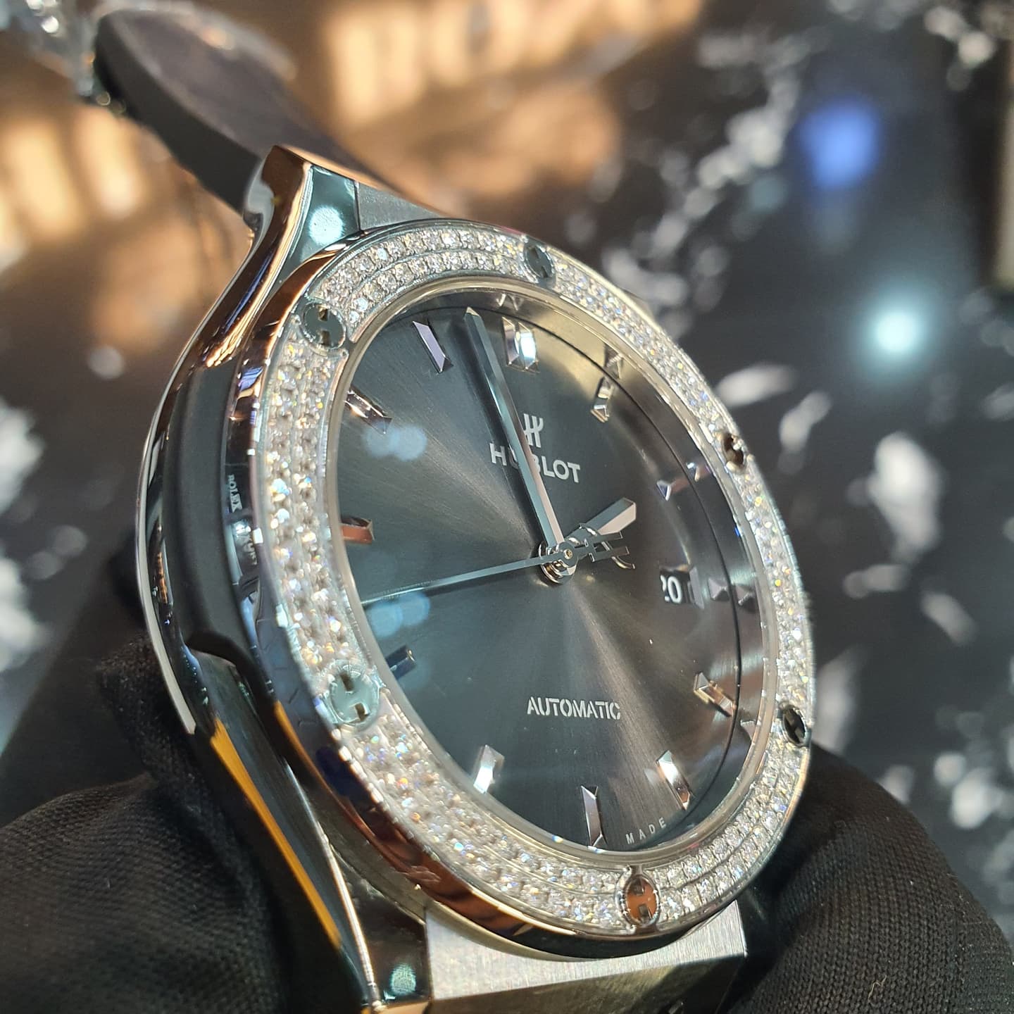  Đồng Hồ Hublot Fusion Classic 42mm Steel Grey Diamonds