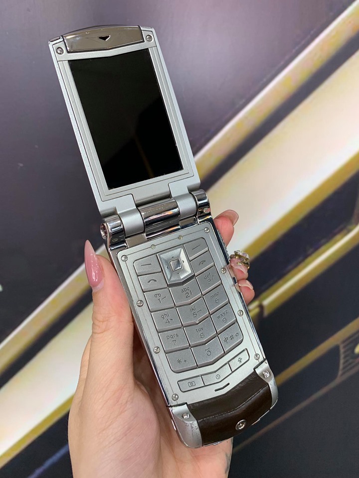 Vertu Constellation Ayxta