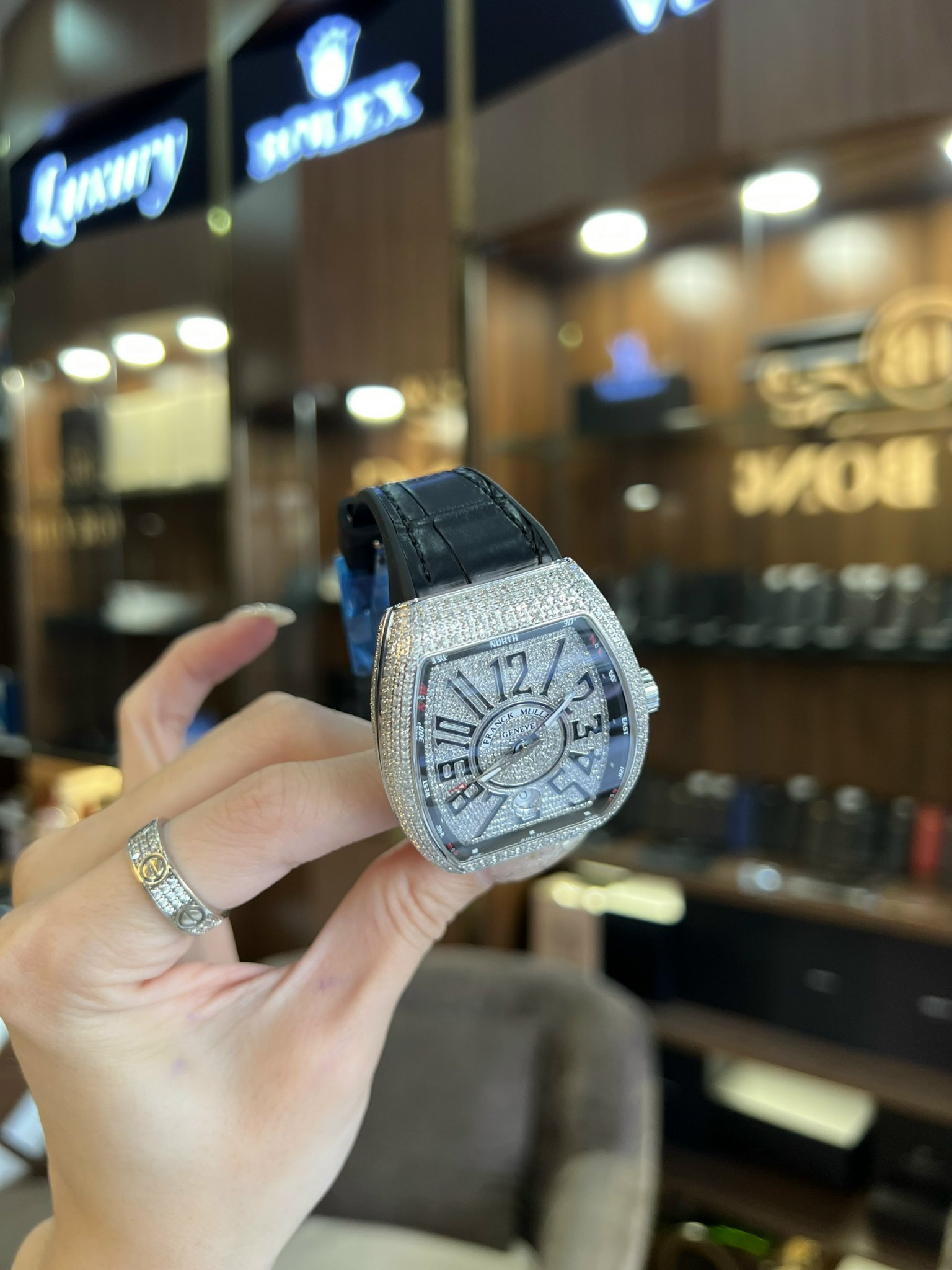 Đồng hồ nam Franck Muller V41 Black Full Diamond
