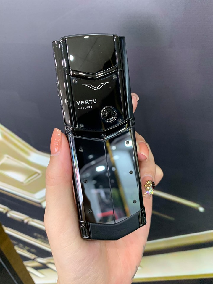 Vertu Signature Black DLC