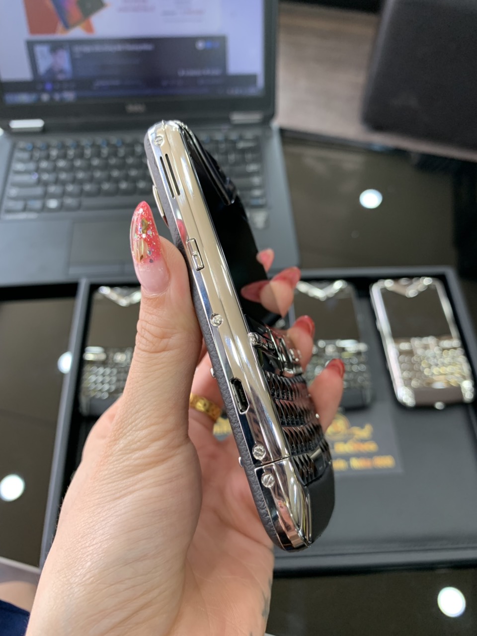 Vertu Constellation Quest Black