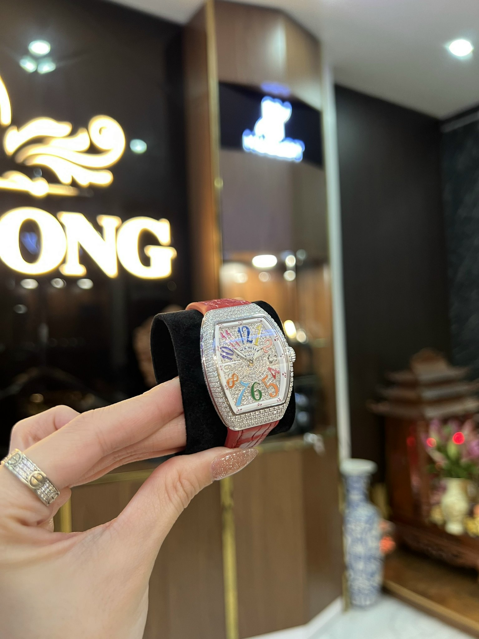 Đồng hồ Nữ Franck Muller V32 Red Color Diamond Chính Hãng