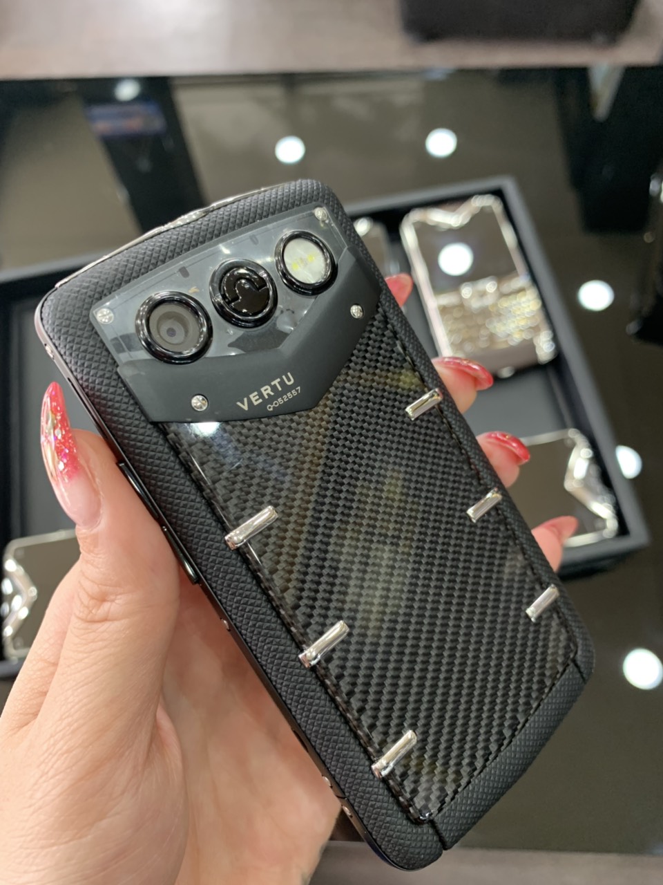 Vertu Constellation Quest Carbon