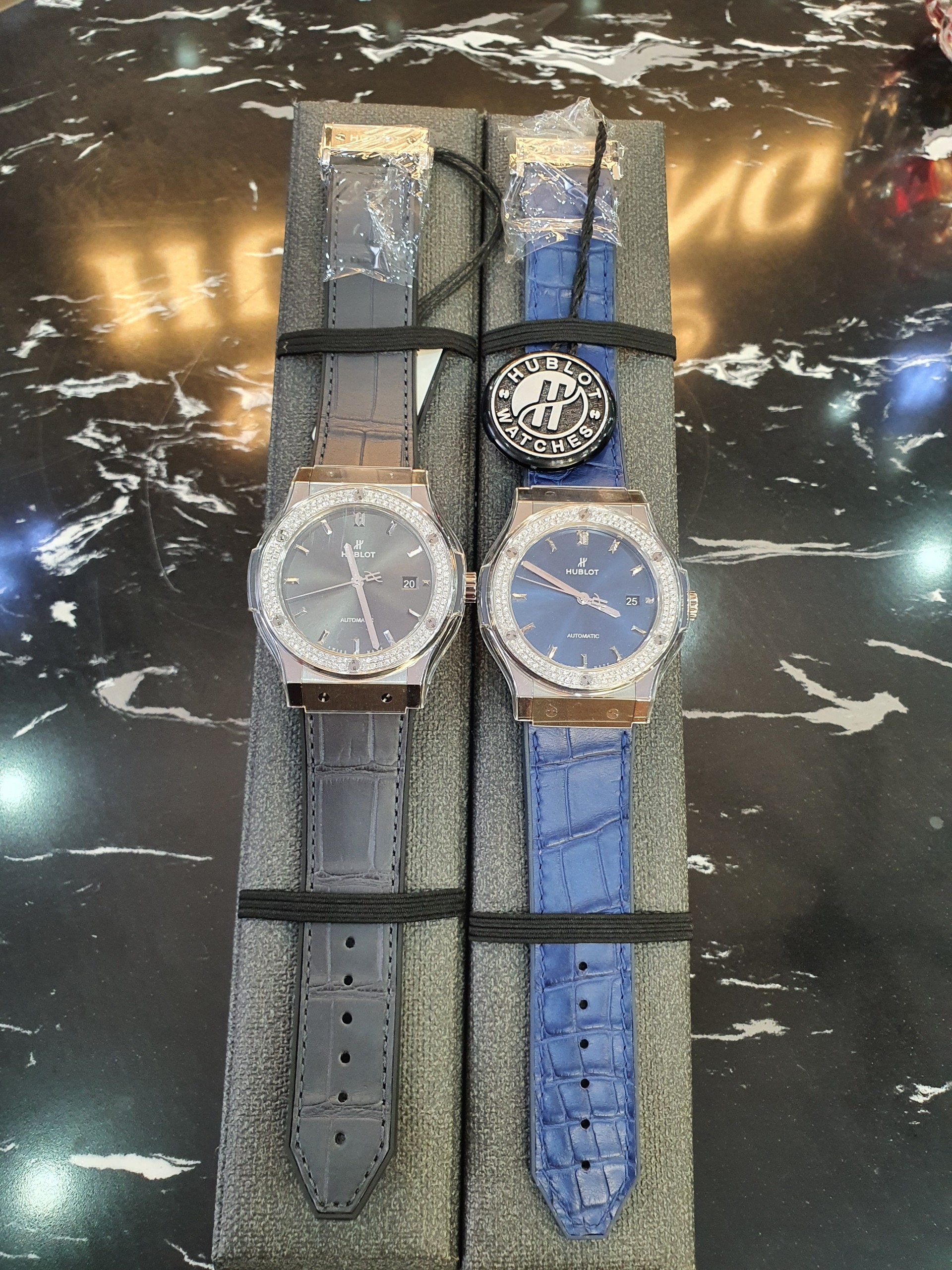 Đồng Hồ Hublot Fusion Classic 42mm Steel Blue Navy Diamonds