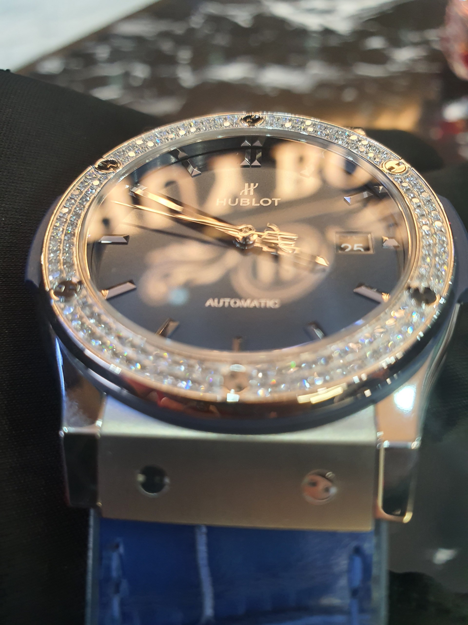 Đồng Hồ Hublot Fusion Classic 42mm Steel Blue Navy Diamonds