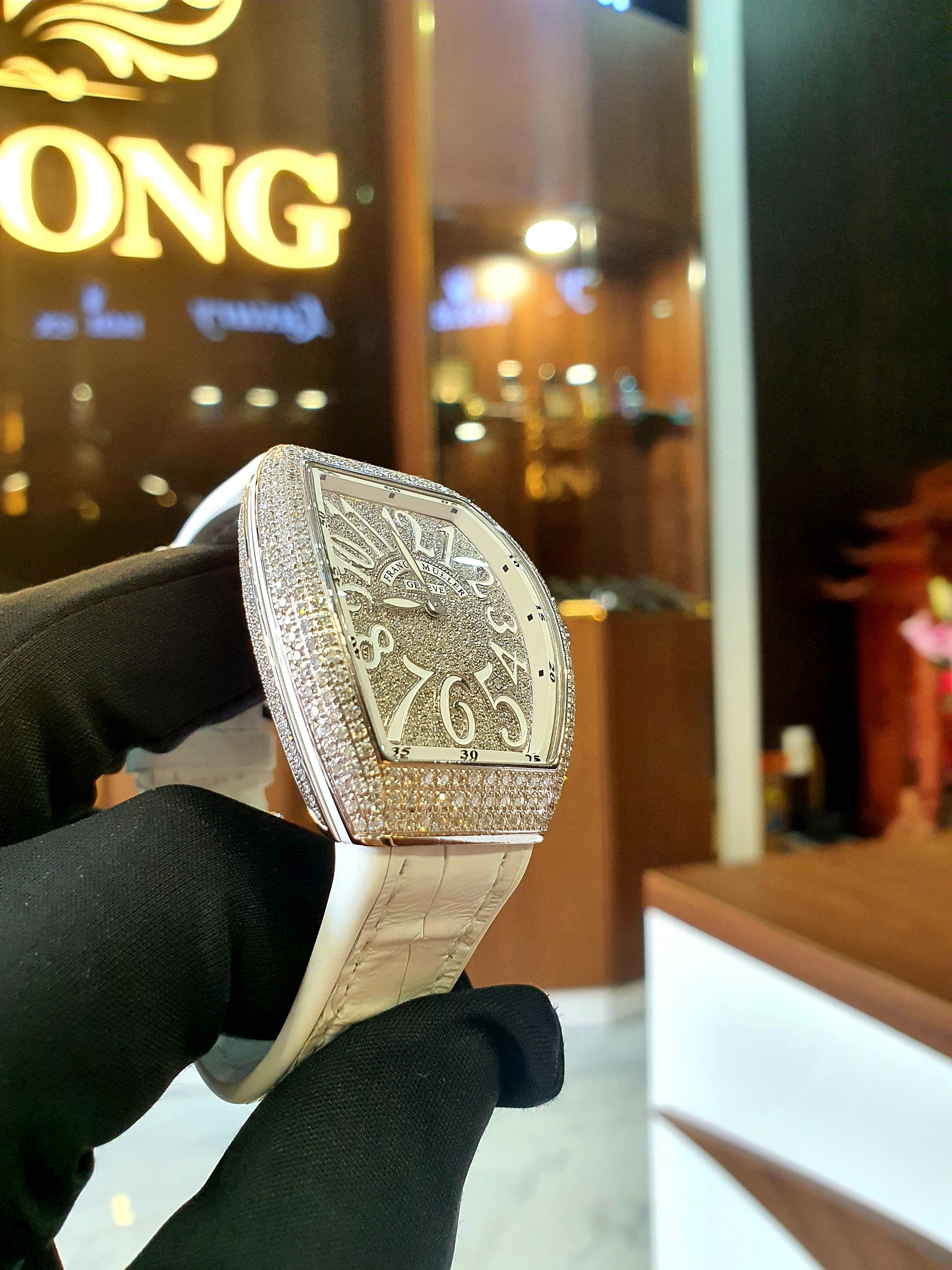 Đồng hồ Nữ All-White Franck Muller Vanguard V32 Full Kim Cương Chính Hãng