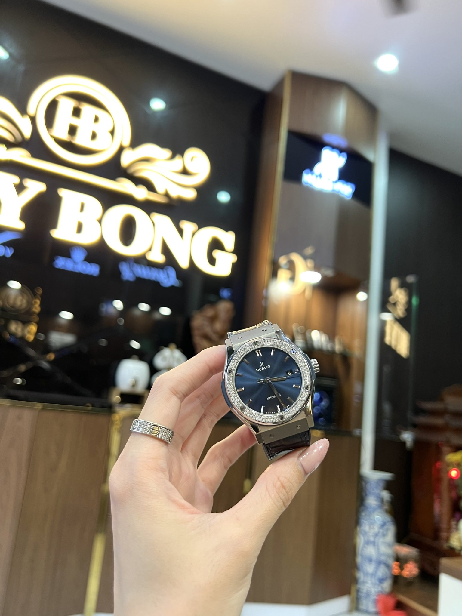 HUBLOT CLASSIC FUSHION TITANIUM BLUE DIAL DIAMOND 42MM