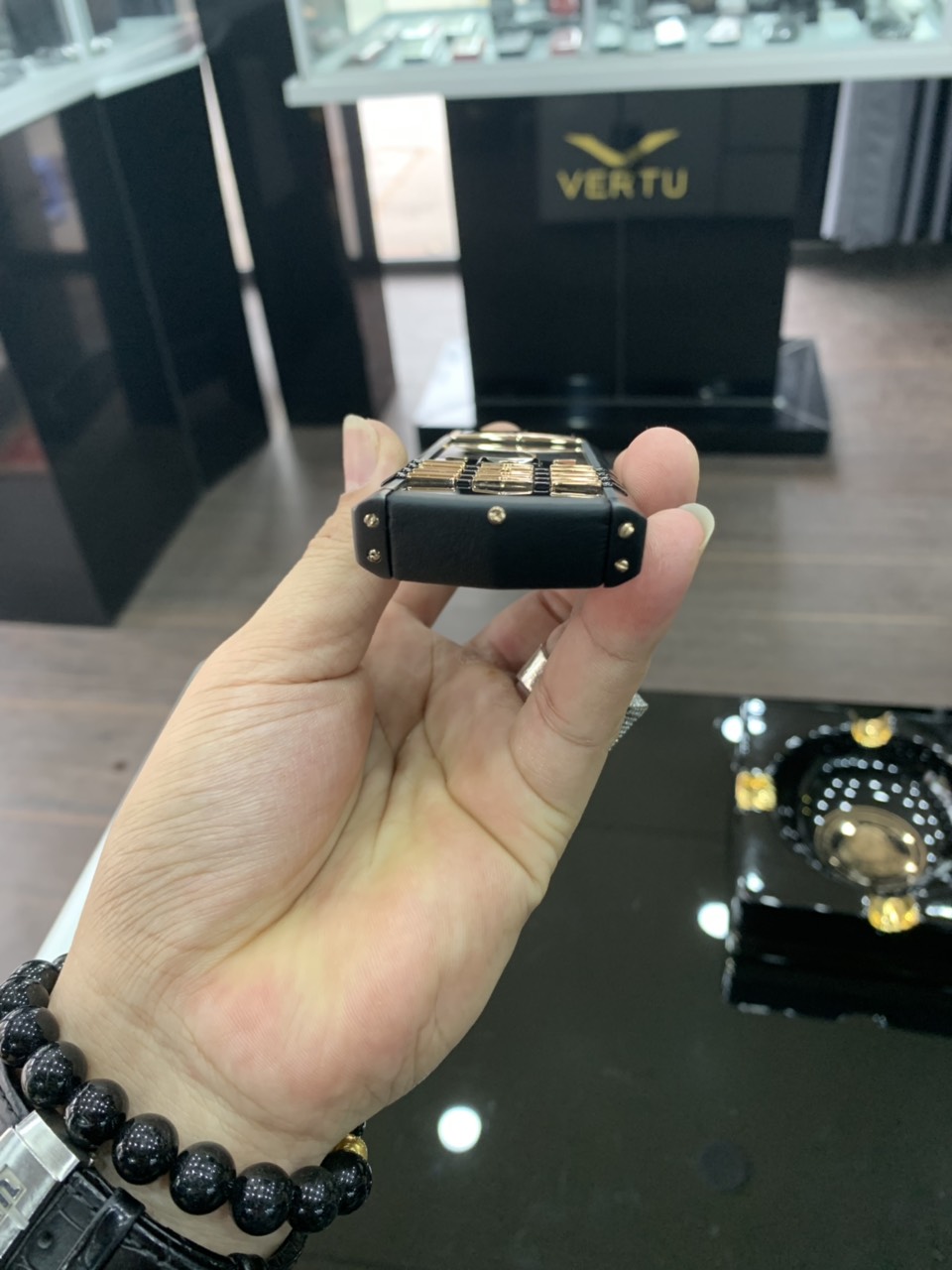 Vertu Signature Pure Black Mix Gold
