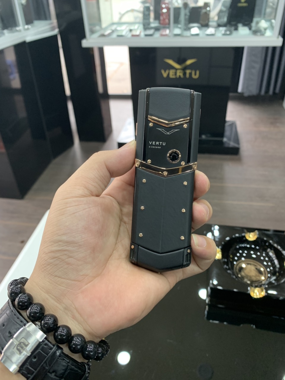 Vertu Signature Pure Black Mix Gold