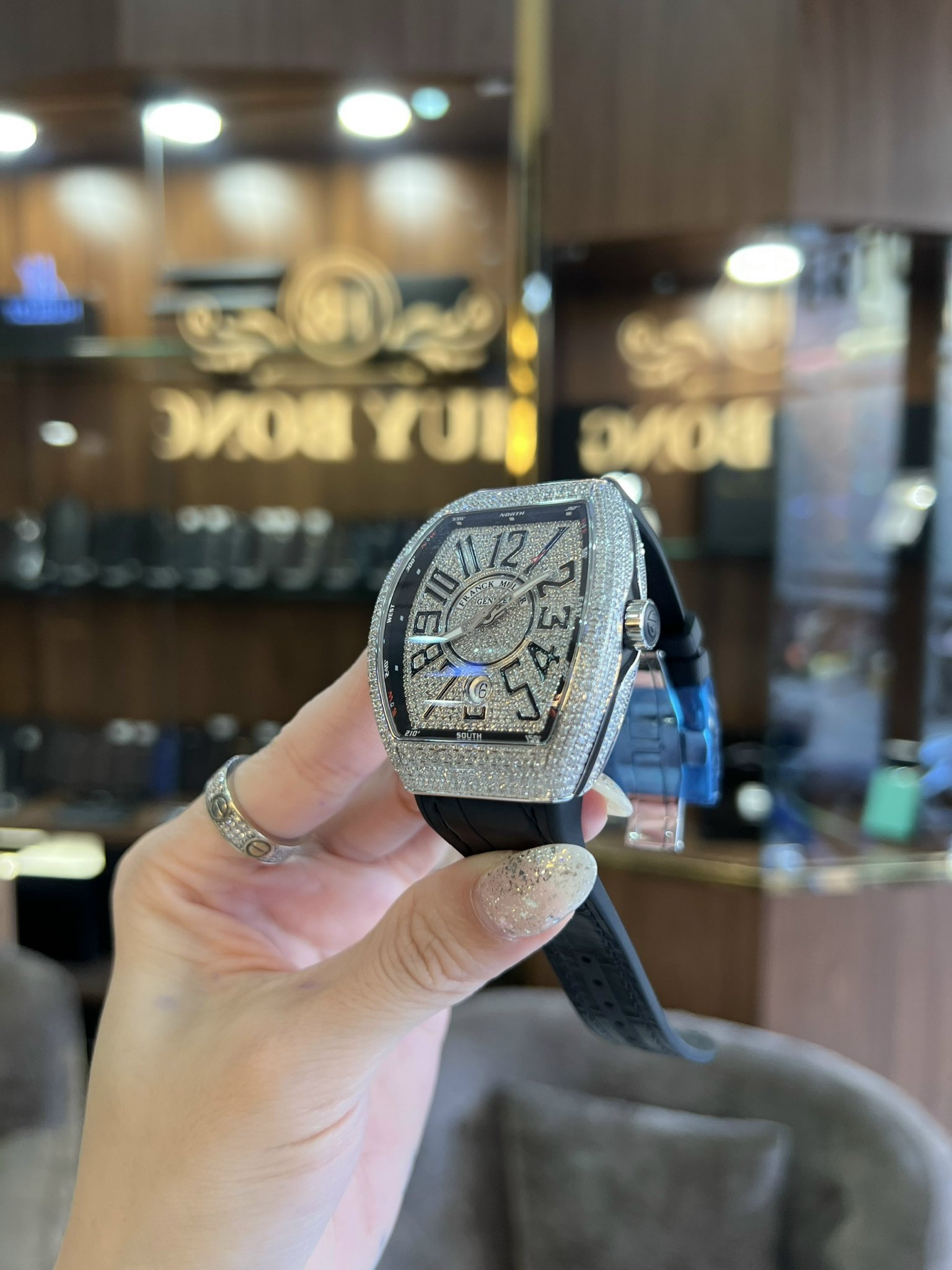 Đồng hồ nam Franck Muller V41 Black Full Diamond
