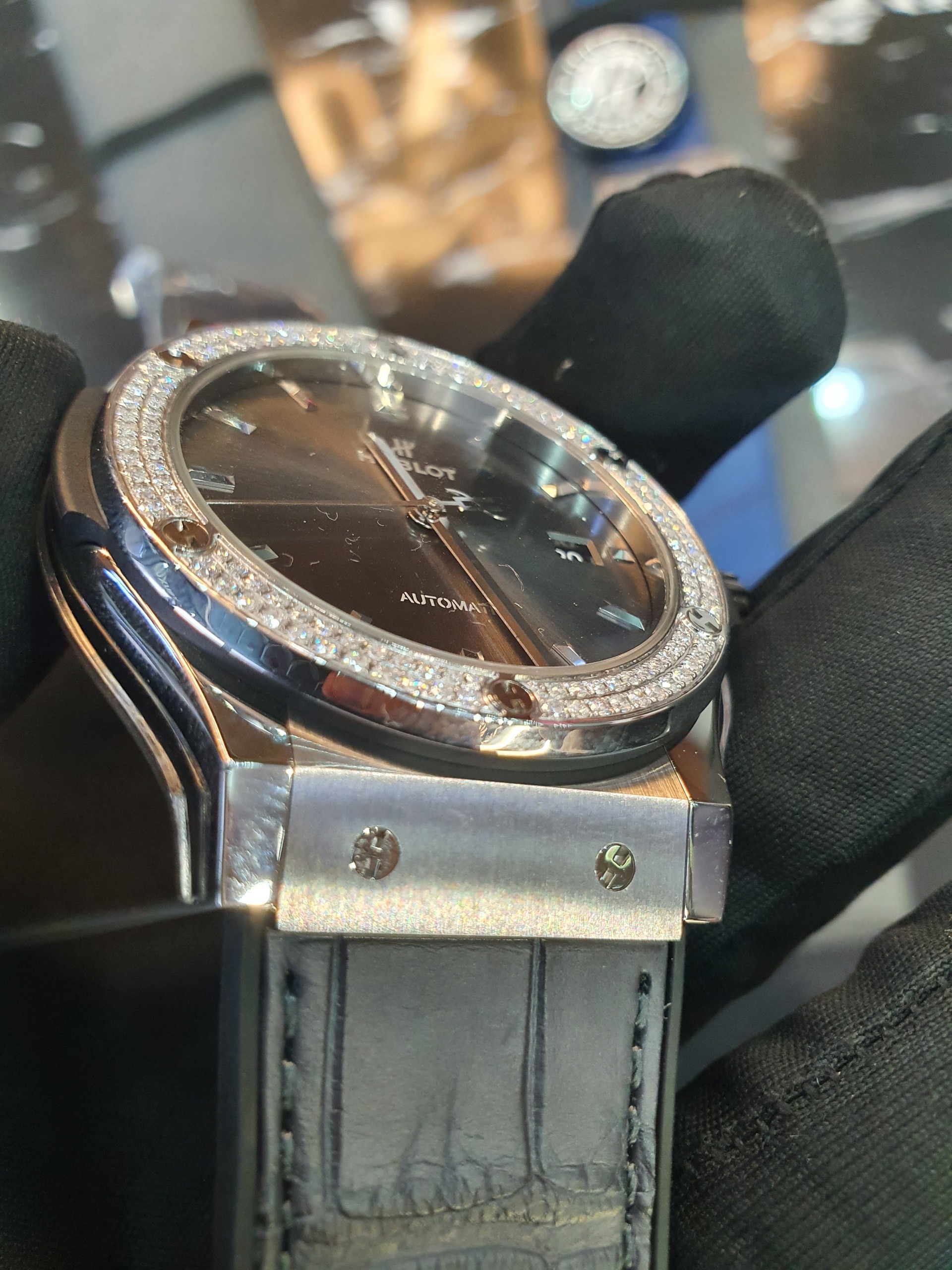  Đồng Hồ Hublot Fusion Classic 42mm Steel Grey Diamonds