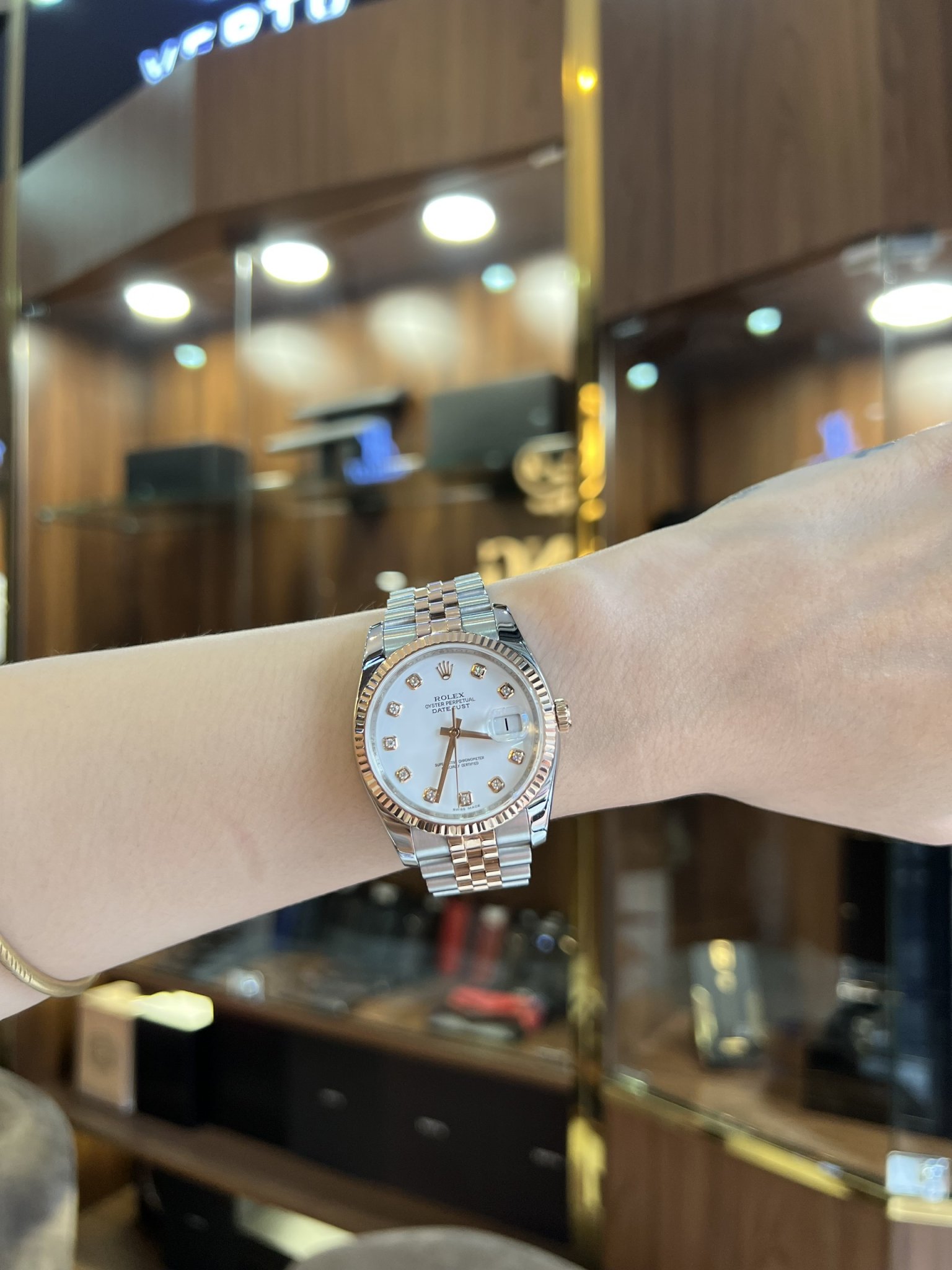 Đồng Hồ Rolex Datejust 36 116231 Mặt Số Trắng Nạm Kim Cương