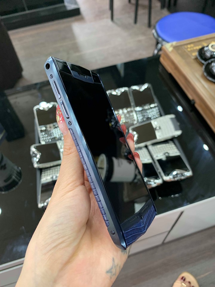 Vertu Signature Touch
