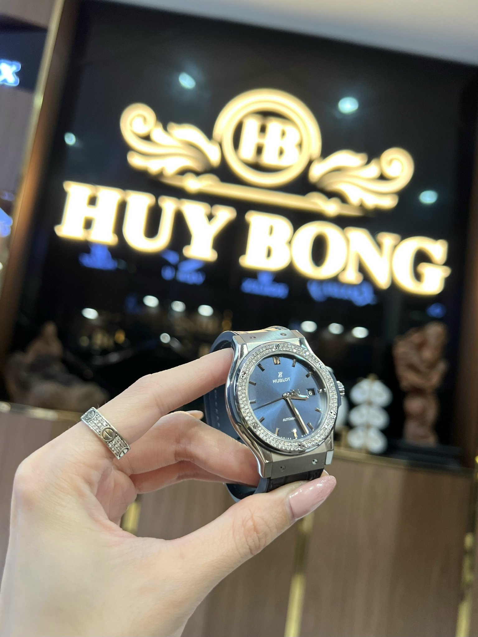 HUBLOT CLASSIC FUSHION TITANIUM BLUE DIAL DIAMOND 42MM