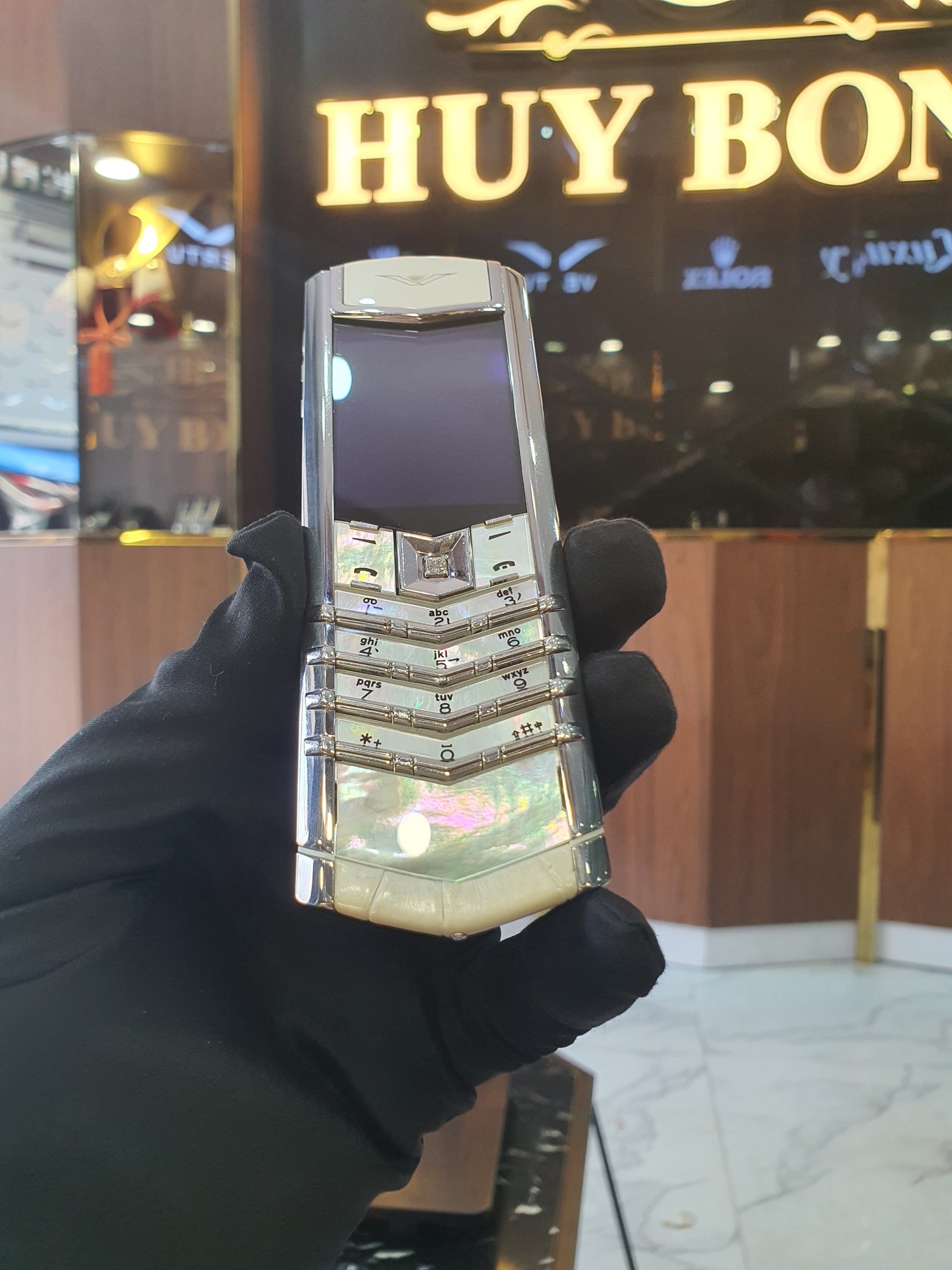 Vertu Signature S White Mother of Pearl Alligator Diamonds