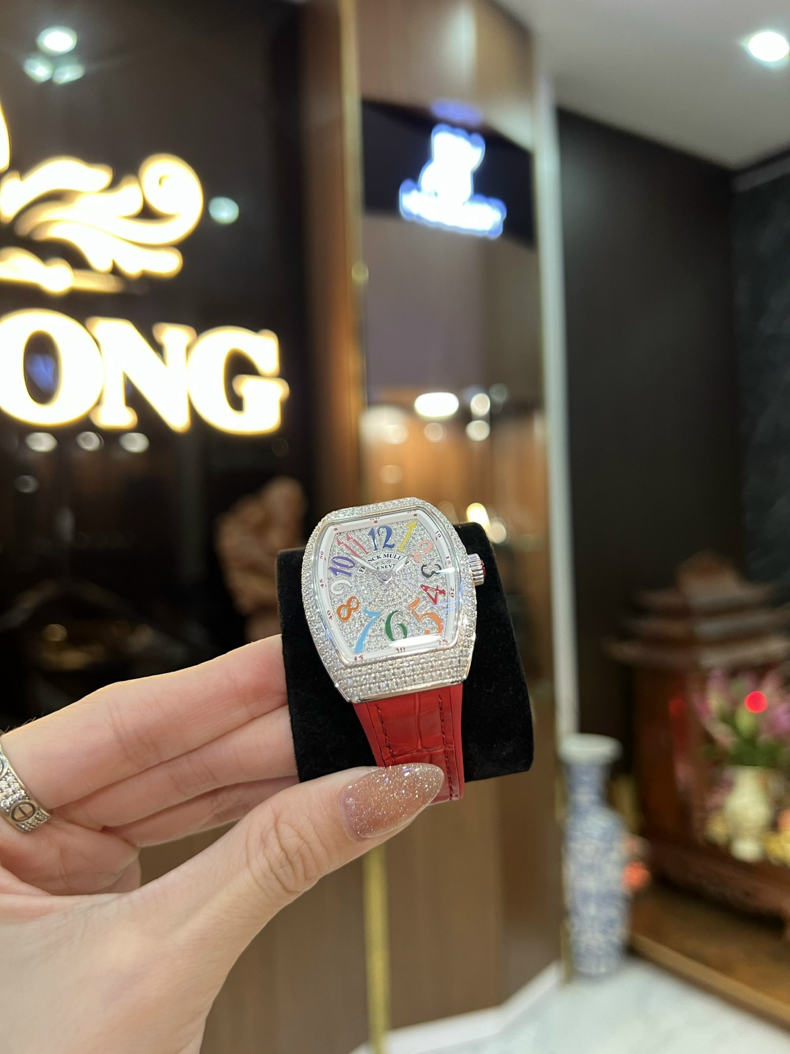 Đồng hồ Nữ Franck Muller V32 Red Color Diamond Chính Hãng