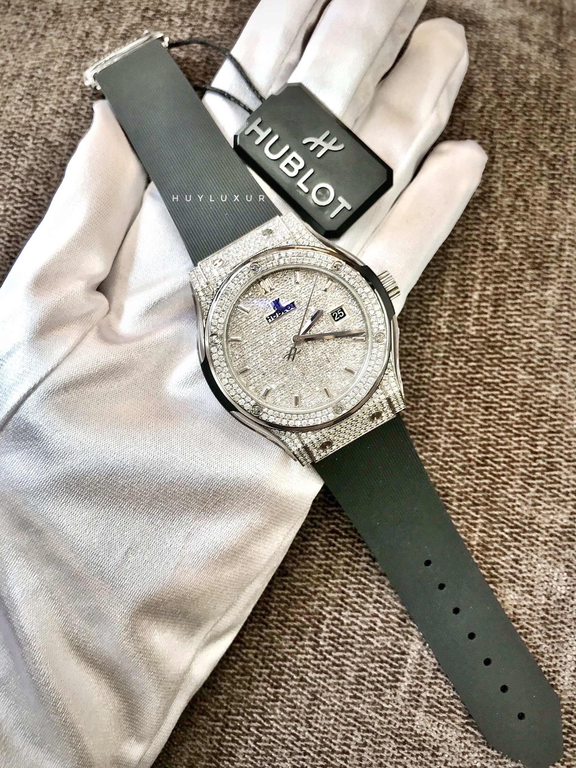Đồng Hồ Hublot Fusion Classic 42mm Steel FULL DIAMONDS