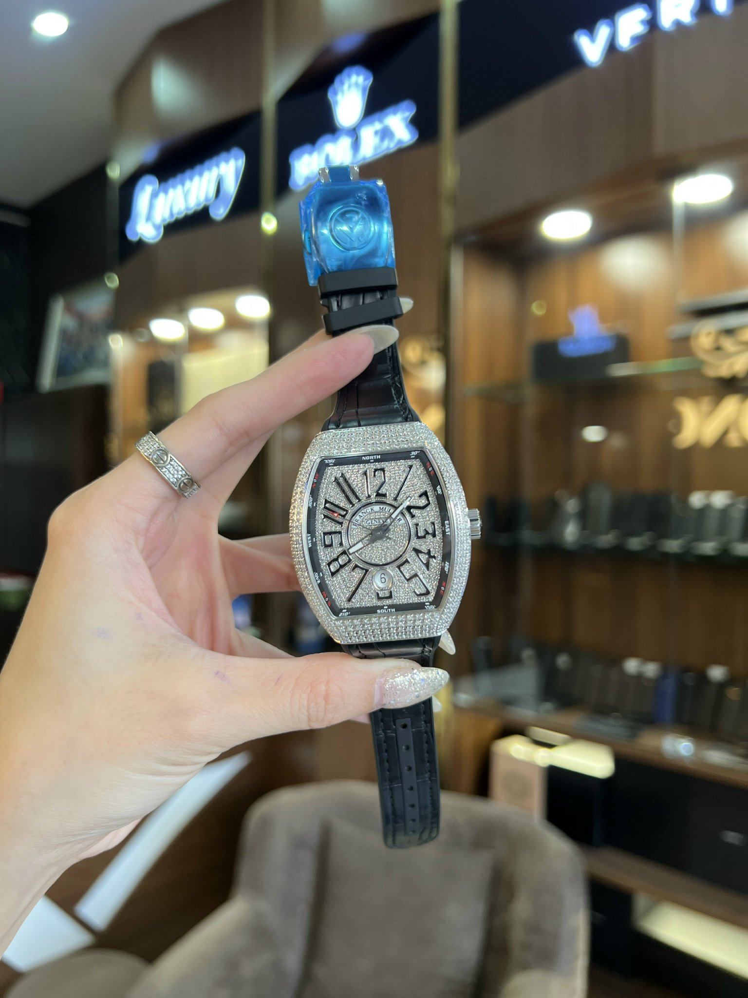 Đồng hồ nam Franck Muller V41 Black Full Diamond