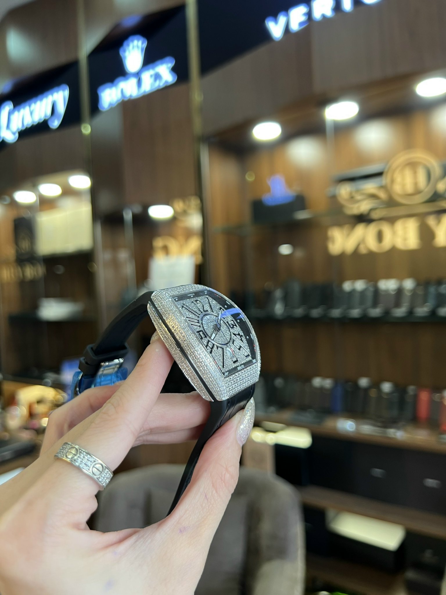Đồng hồ nam Franck Muller V41 Black Full Diamond