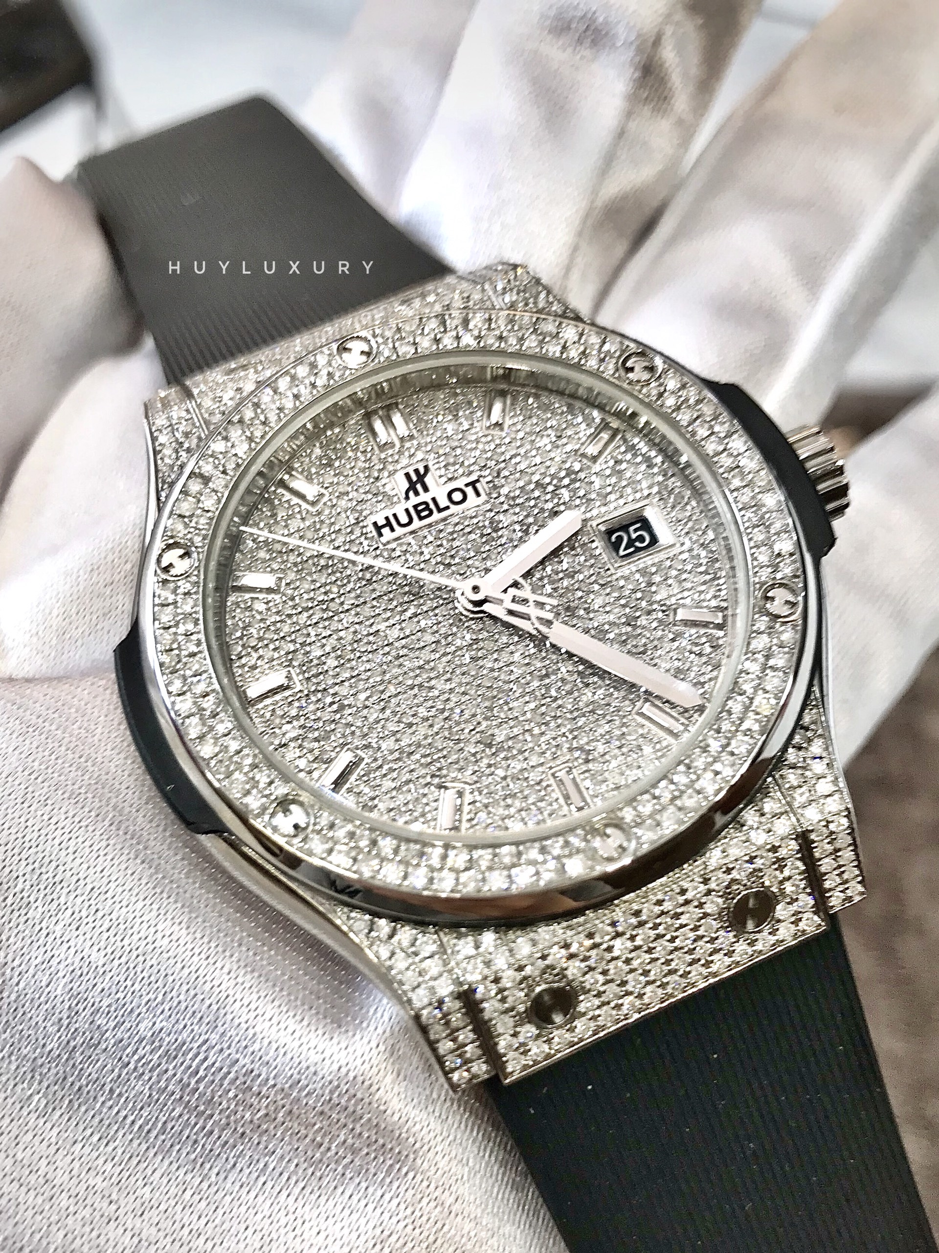 Đồng Hồ Hublot Fusion Classic 42mm Steel FULL DIAMONDS