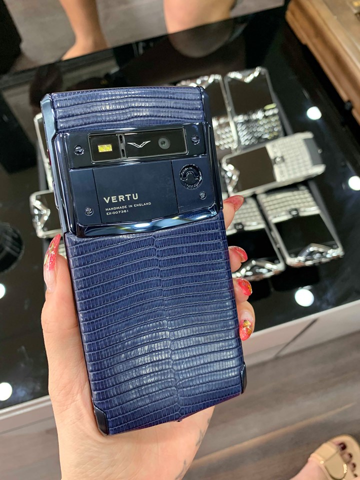 Vertu Signature Touch