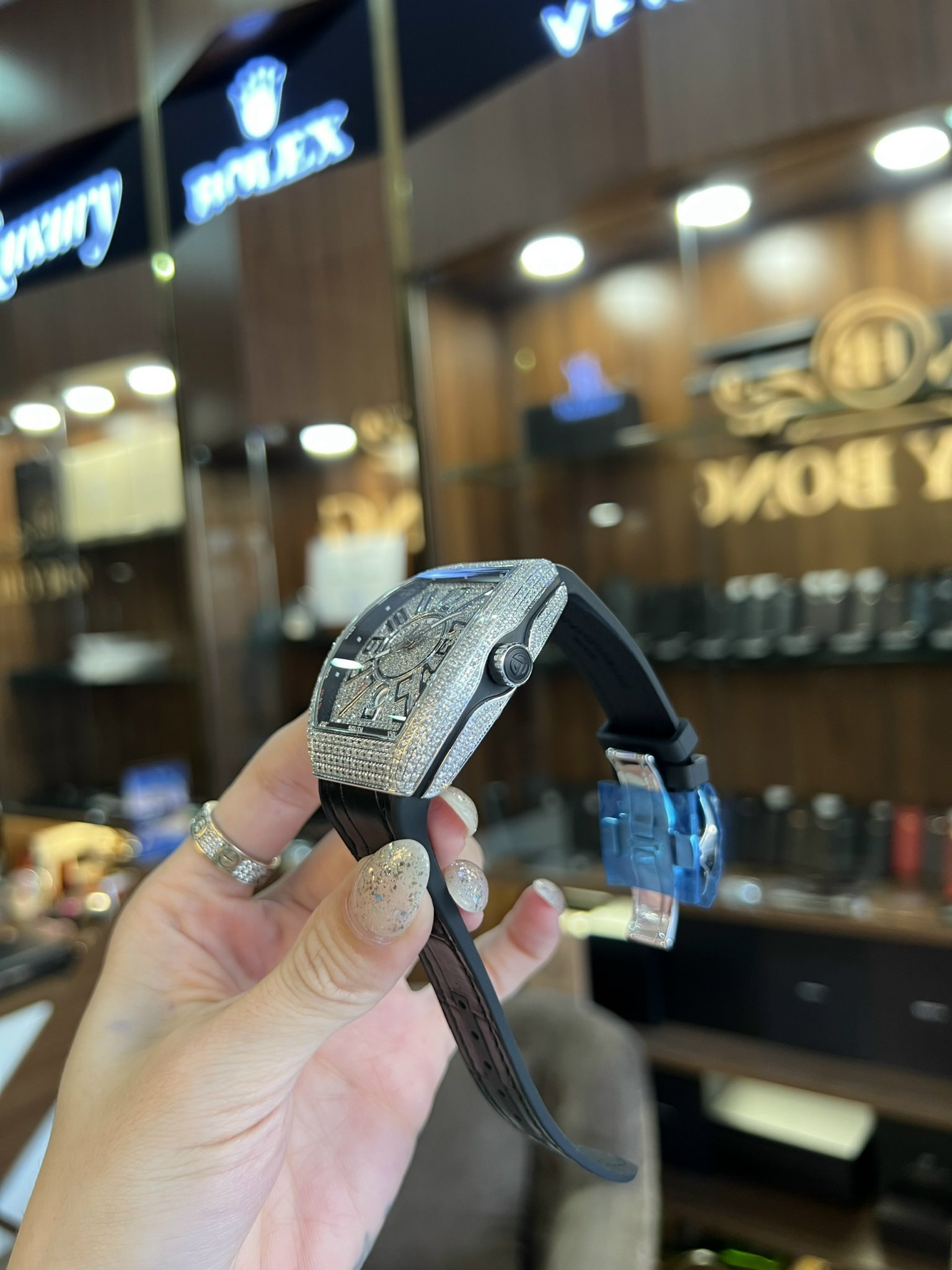 Đồng hồ nam Franck Muller V41 Black Full Diamond