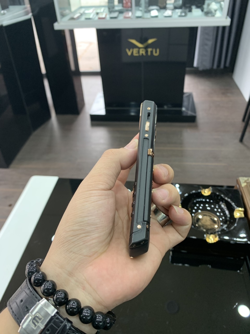 Vertu Signature Pure Black Mix Gold