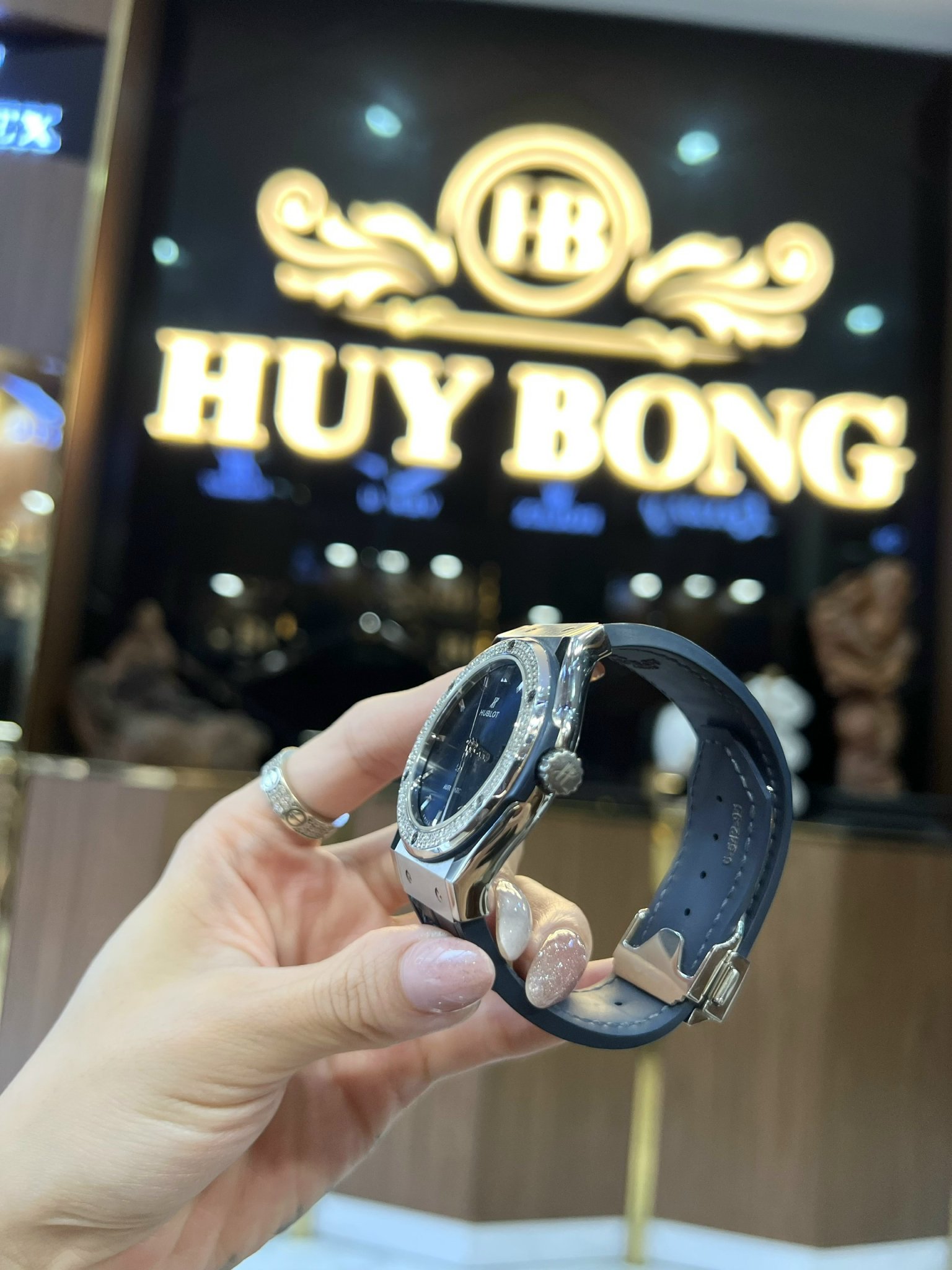 HUBLOT CLASSIC FUSHION TITANIUM BLUE DIAL DIAMOND 42MM
