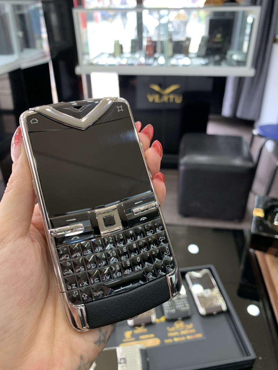 Vertu Constellation Quest Black