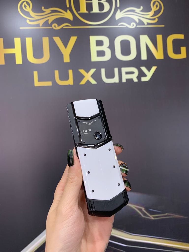Vertu Singnature Black And White