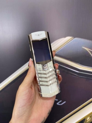 Vertu Signature Pure White