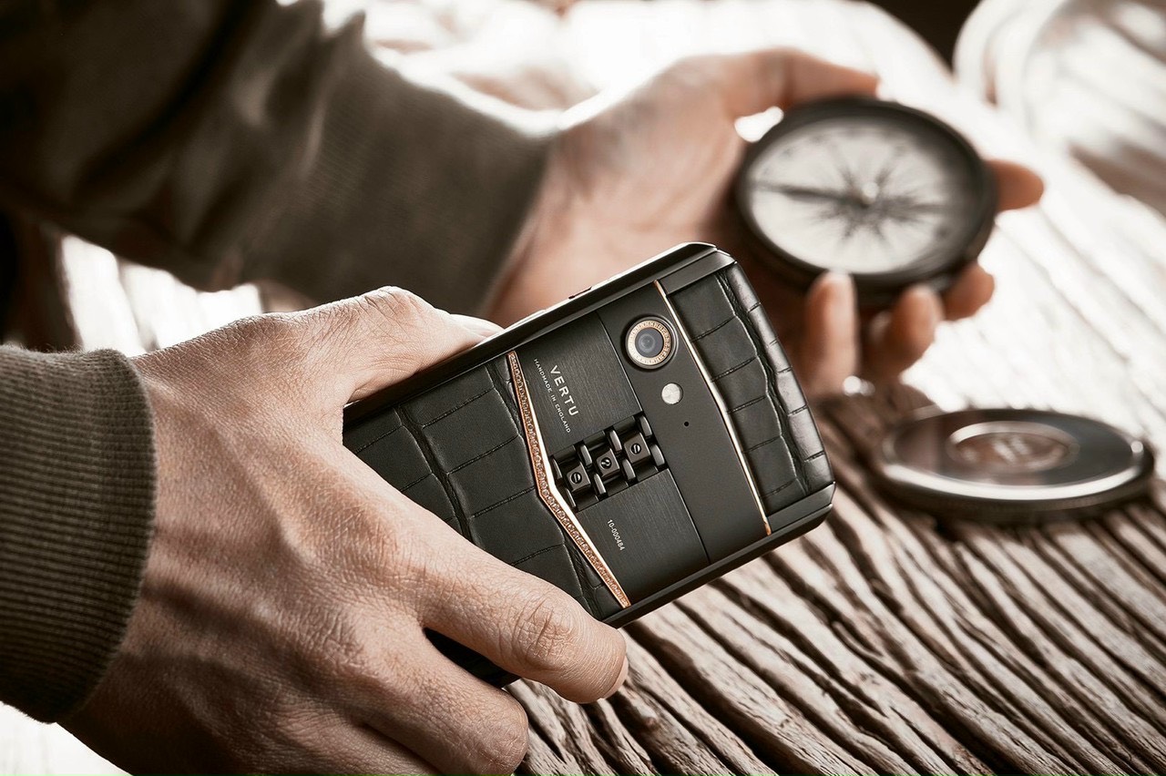 Vertu đổ bộ trở lại với smartphone cao cấp Aster P Android
